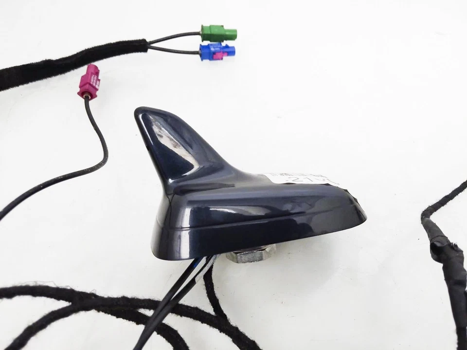 Conjunto de antena de techo Audi A5 Quattro 2008-2012 8T0-035-503-K-Gru - azul luz luna Foto 2 de 4