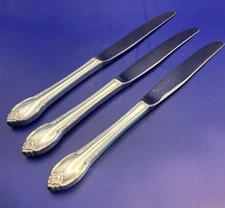 1847 Rogers Bros REMEMBRANCE I.S.  Silverplate Dinner Knives (3) 9  3/8"