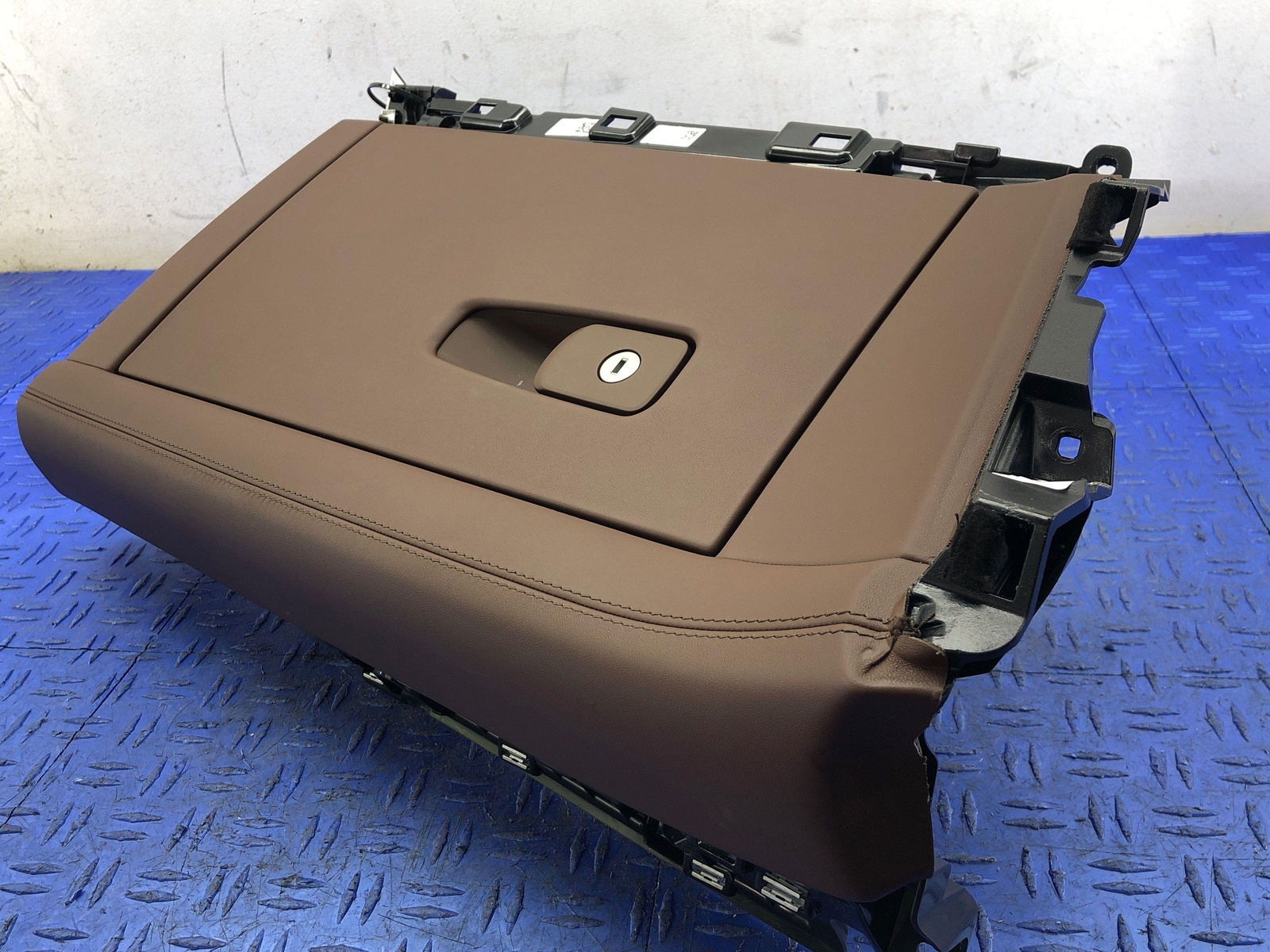 2023 MASERATI GRECALE FRONT RIGHT DASHBOARD GLOVE BOX STORAGE BROWN LEATHER OEM
