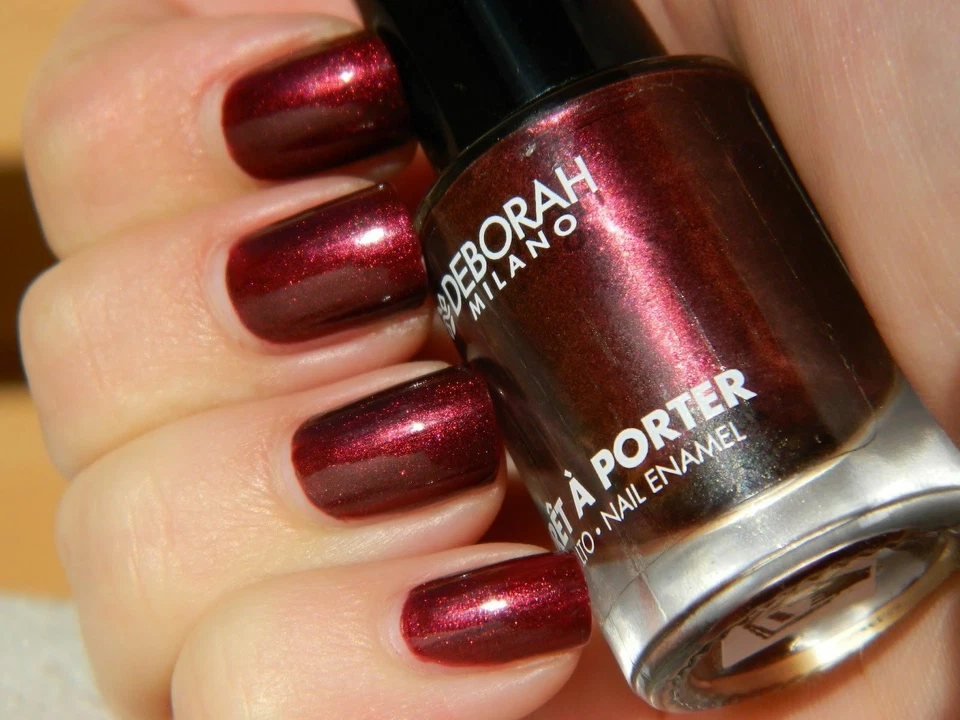 DEBORAH MILANO VERNIS A ONGLES PRET A PORTER 37 BURLESQUE RED 4,5ML VAL 10€