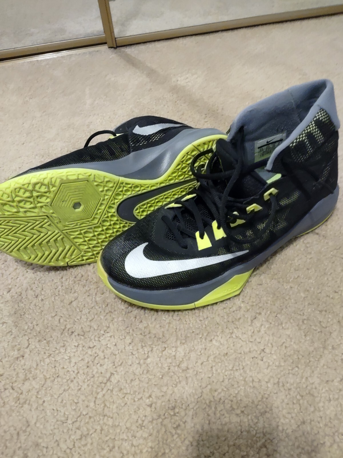 Nike Air  Zoom Devotion Basketball