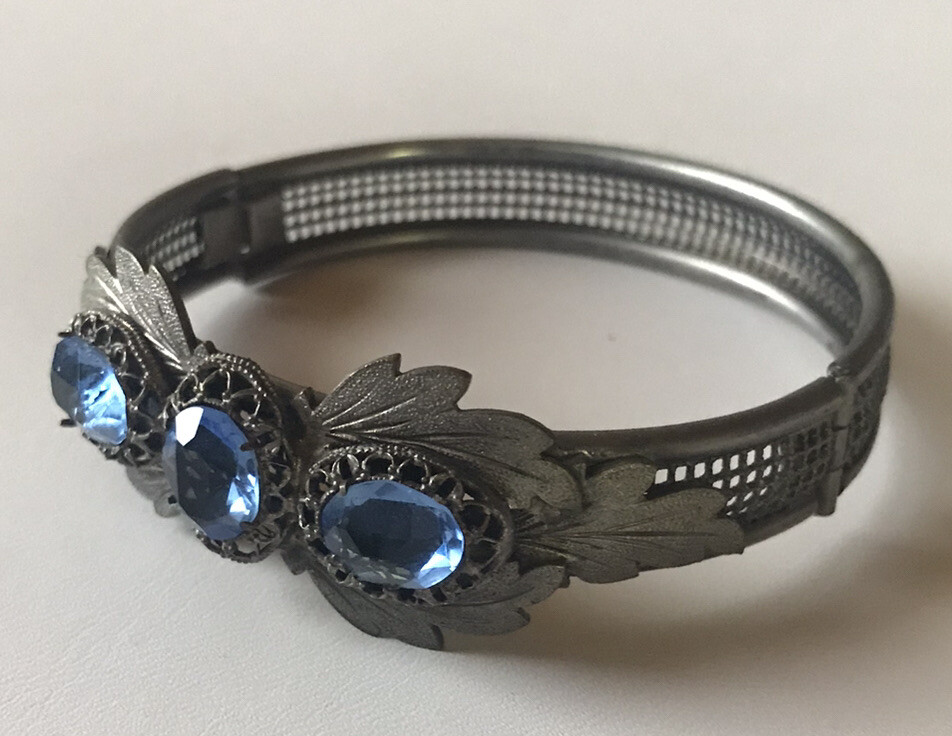 Vintage Blue Crystal Leaf Design Open Mesh Silvertone