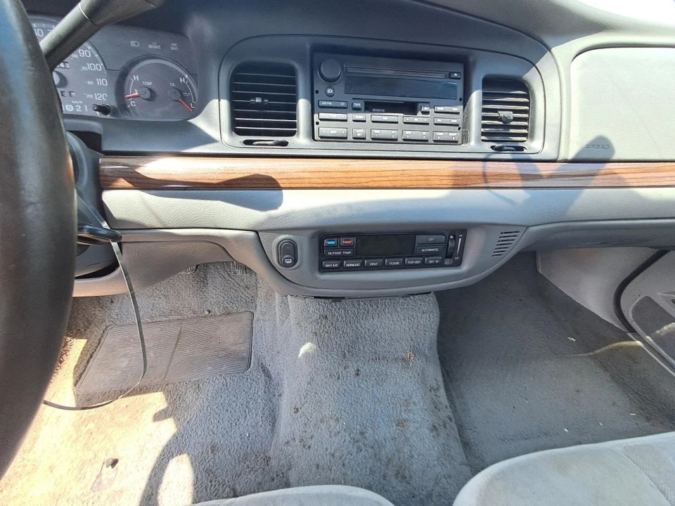 2004 Ford Crown Victoria Driver Left Headlight Assembly OEM Used 3611040 - Изображение 3 из 4