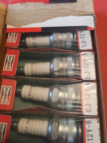 6 CHAMPION RJ12Y6 Spark Plugs RESISTOR TYPE NOS NEW IN BOX - Picture 3 of 4
