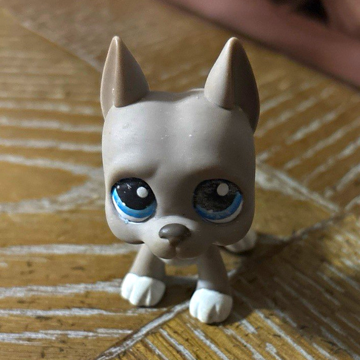 Littlest Pet Shop LPS Dog Figure, Gray & White with Blue Eyes, Age 4+ (4-7)