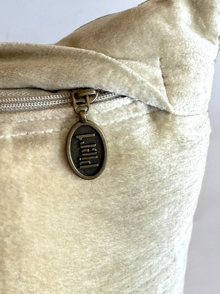 Almohada metálica con acento de árbol de bosque PIER 1 IMPORTS de 17"x17" con inserto usada en excelente estado Foto 3 de 4