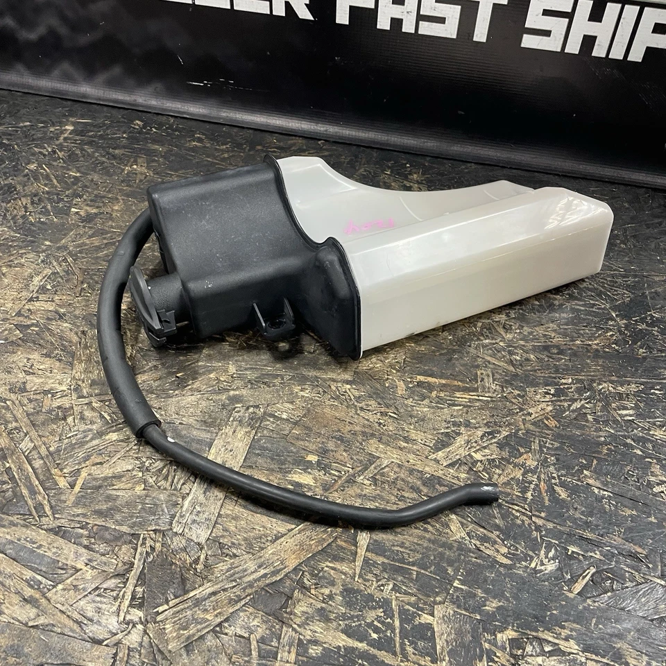 Hyundai Genesis 2010-2016 cupé depósito de botella de desbordamiento de refrigerante OEM USADO Foto 4 de 4