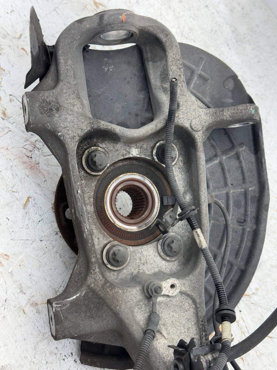 2014-17 Maserati Ghibli S Q4 3.0L AWD Front Driver Left Side Spindle Knuckle Hub