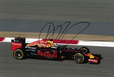 Daniel Ricciardo "Red Bull Racing" autograph signed 20x30 cm picture
