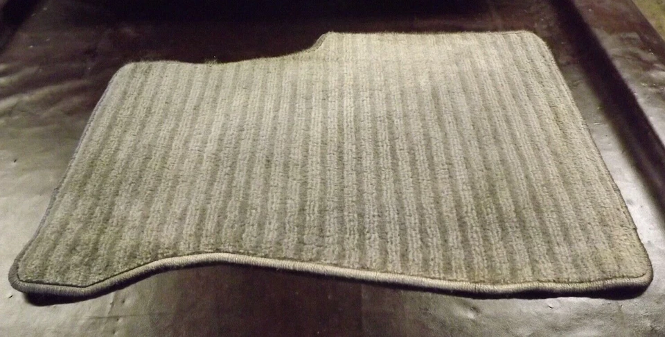 92-95 OEM USDM Honda Civic EJ1 EX cupé alfombra del pasajero delantero alfombrilla gris FR Foto 2 de 4