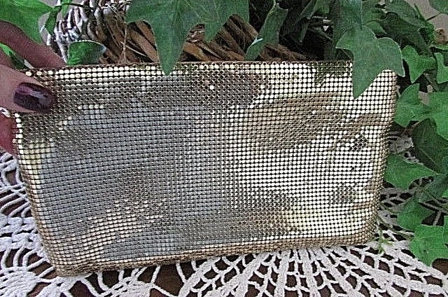 Bolso de mano WHITING DAVIS de malla metálica dorada EE. UU. Noche Baile de graduación Boda Foto 4 de 4