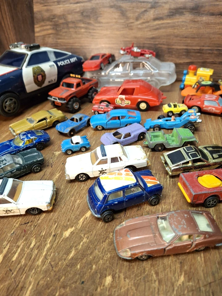 Lote de 30 coches de juguete de los años 70 a 90 fundidos a presión, plástico, estaño tamaños mixtos Foto 3 de 4