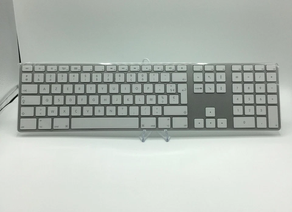 Boxed Apple Wired USB Keyboard with Numeric Keypad - French/Francais (MB110F/B) - Image 2 of 2