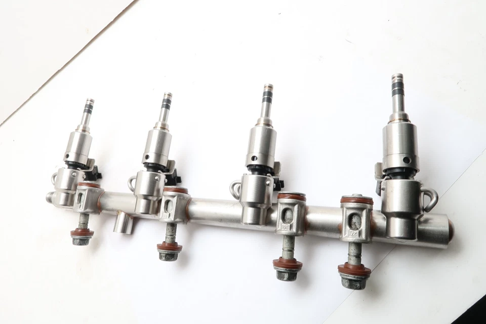 Juego de inyectores de combustible X4** Con riel **Para 13-15 Chevrolet Malibu 2LT 2.5 12627089 Foto 3 de 4