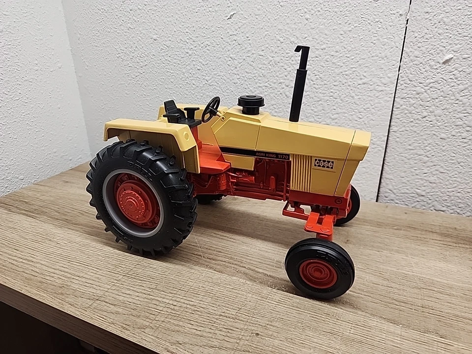 Ertl Farm 1:16 Case 1170 Tractor Agri King - Image 4 of 4