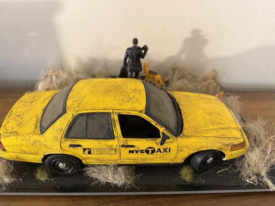 “I Am legend” Movie Themed Diorama With 1/18 NYC Taxi Diecast Crown Victoria - Image 3 of 4