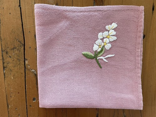 4 JESURUM VENEZIA ITALIEN ROSA SERVERSERVIETTEN BESTICKT WEISS GELB GRÜN BLUME HV 8 - Bild 2 von 4