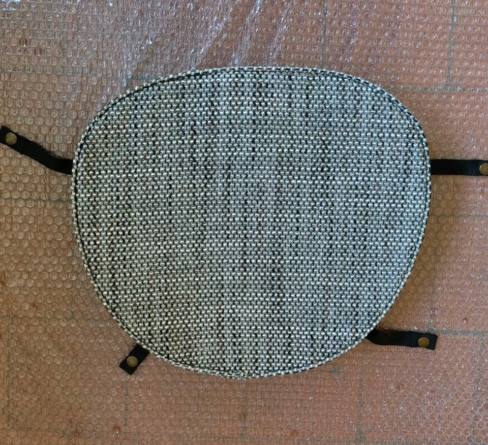 BRAND NEW WITHOUT TAGS ERCOL SEAT PADS, QUAKER WINDSOR & GOLDSMITH CHAIRS. - Image 3 of 4