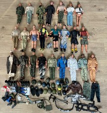 Huge Lot of 24 G.I. Joe 12 Action Figures Clo...