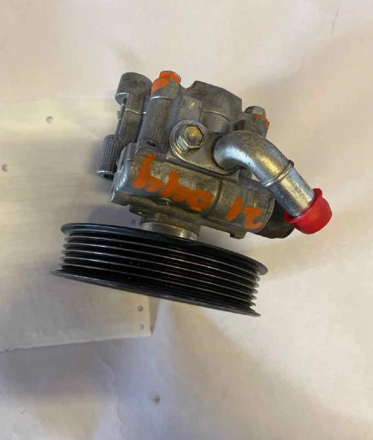 Bomba de dirección asistida Toyota Corolla 2003-2008 Foto 2 de 4