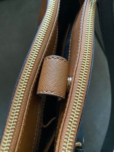 Cartera Michael Kors "Sutton" Rayas Centrales Cuero Saffiano ~ NUEVA con Bolsa para el Polvo~ - Imagen 18 de 24