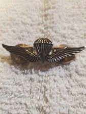 ★アメリカの勲章/徽章＊ノヴァ カイザリアのラトガース大学章（実物） Amazon.co.jp: アメリカ軍の勲章/記章＊空軍＊マスターパイロット章