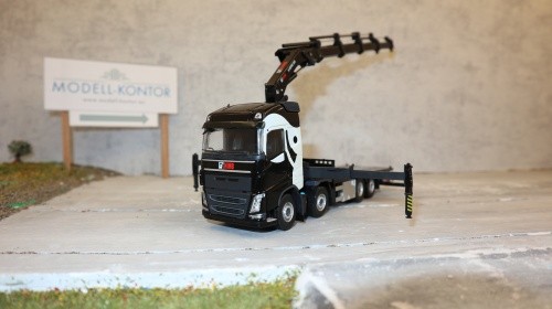 Tekno 073134 in 1:50, VOLVO FH4 8x2-2 Kranpritsche, Sondermodell HIAB, NEU in OV - Bild 1 von 1