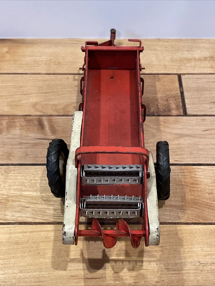 Vintage Tru Scale 1/16 Pressed Steel Farm Manure Spreader Toy Implement Red 1960 - Image 4 of 4