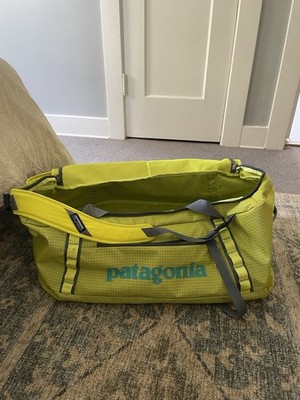 Patagonia Black Hole 70L Green Duffel Bag Zip Closure Carry Handles