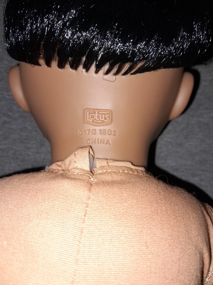 Muñeca Lotus Onda 2021 18" afroamericana ojos marrones hermoso cabello negro rizado Foto 4 de 4