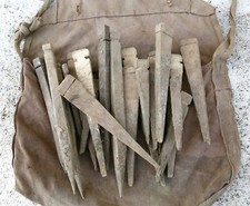 MUSETTE WW 1, sac musette et ses 23 piquets, toile de tente, tampon, militaire .