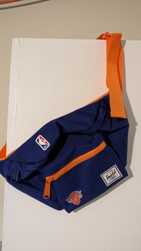 New York Knicks Hip Sack Fanny Pack Belt Bag Blue Orange Pouch Herschel NWT NIB - Picture 5 of 9
