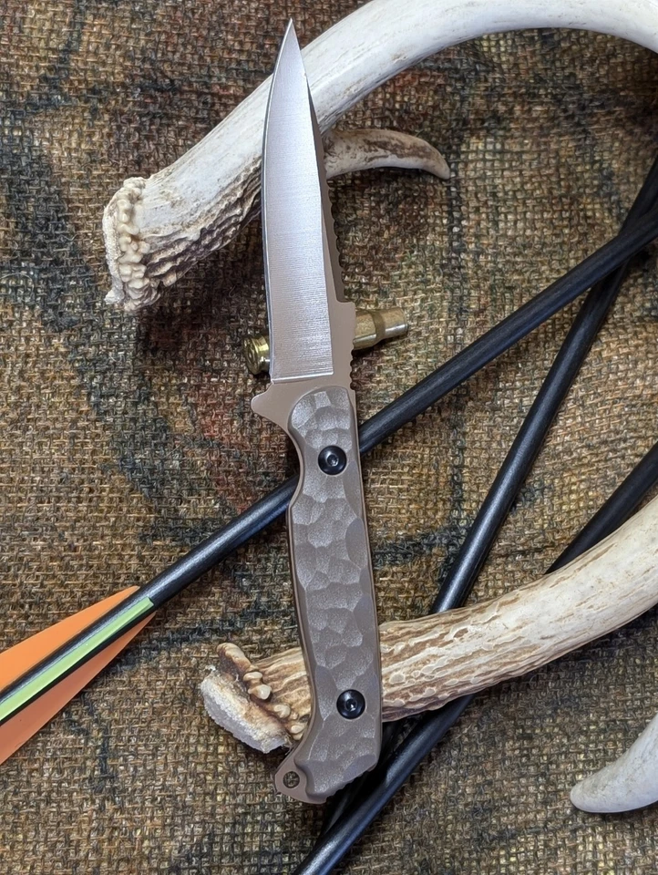  Cuchillo de caza y supervivencia. Con funda rígida. Justo a tiempo para la temporada de ciervos Foto 2 de 4