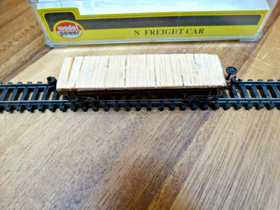 Coche deslizante plano modelo Power artesanal alterado escala N 34' con plataforma de madera Foto 2 de 4