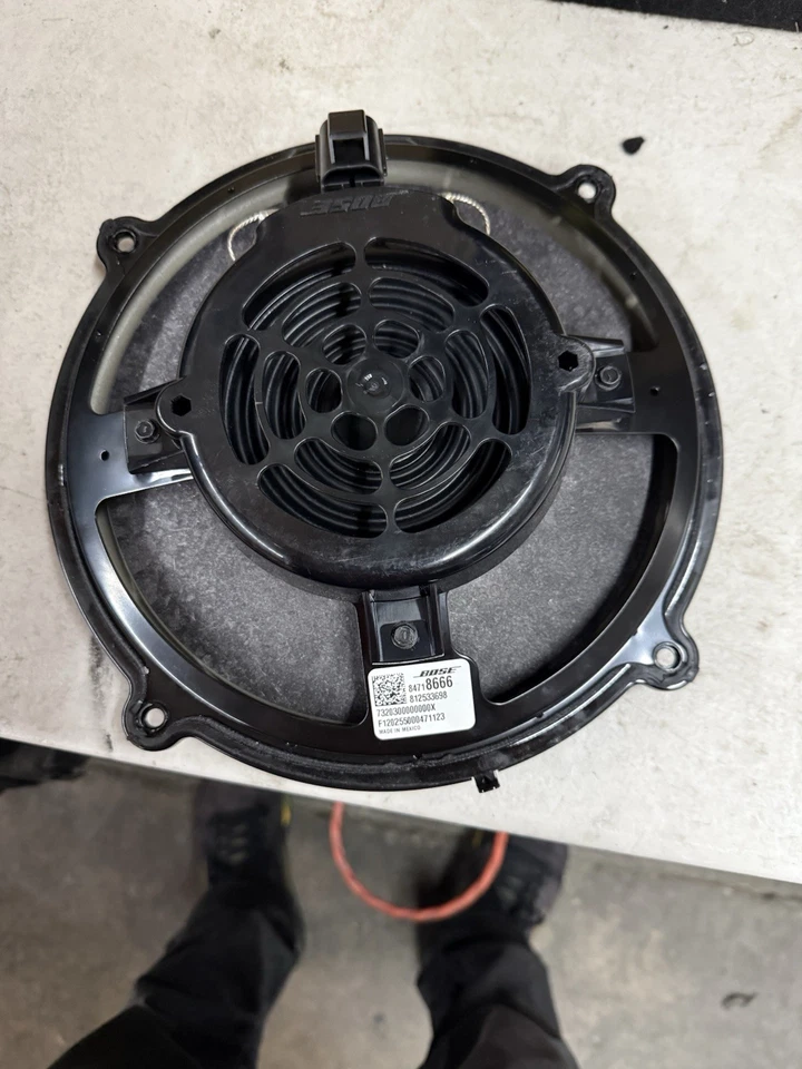 Altavoz trasero de audio Bose Cadillac CT4 2020-2022 84718666 OEM 2021 Foto 2 de 4