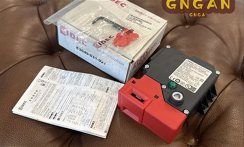 NEW IDEC HS1L-DQ4 Safety Door Lock Switch HS1L-DQ44KMSR-G US free tax  DHL