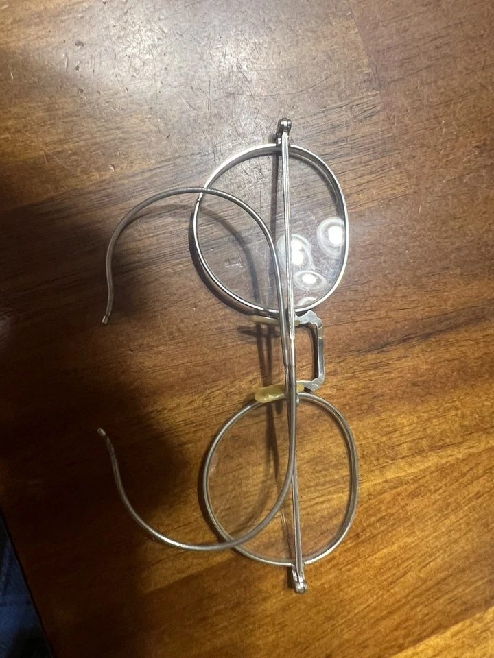 银色古董眼镜带盒 — 第 3/4 张图片