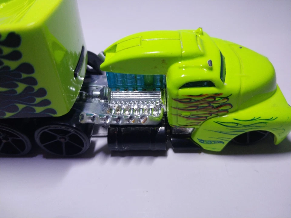 Camión semirremolque Rock n Race 2013 Mattel Hot Wheels con remolque Foto 3 de 4