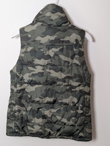 Old Navy Womens Fleece Lined Camouflage Puffer Vest Sz S Green Quilted Full Zip - Picture 2 of 6