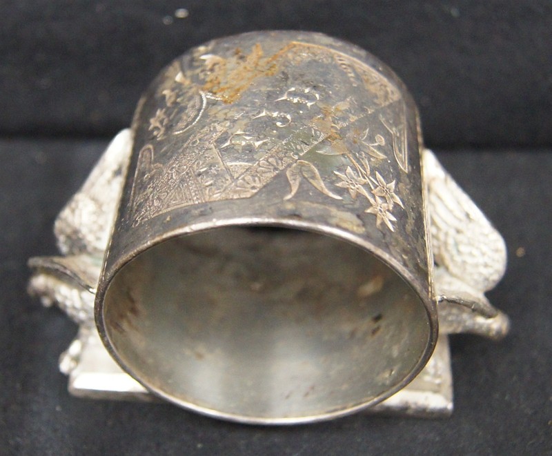 ANTIQUE MERIDEN BRITANNIA Co Silverplate Napkin Ring #146 Eagles