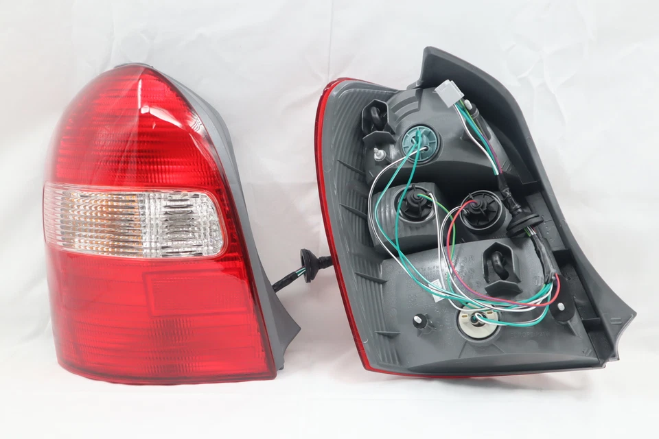 NUEVO PAR DE LUCES TRASERAS PARA ~ 2002 ~ 2003 ~ MAZDA PROTEGE 5 HATCHBACK Familia MK8 Foto 2 de 4