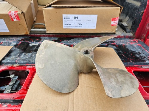 Acme 16x18VL3B 3 blade propellers pair 1.250 shaft Nibral .105 cup - Picture 5 of 8