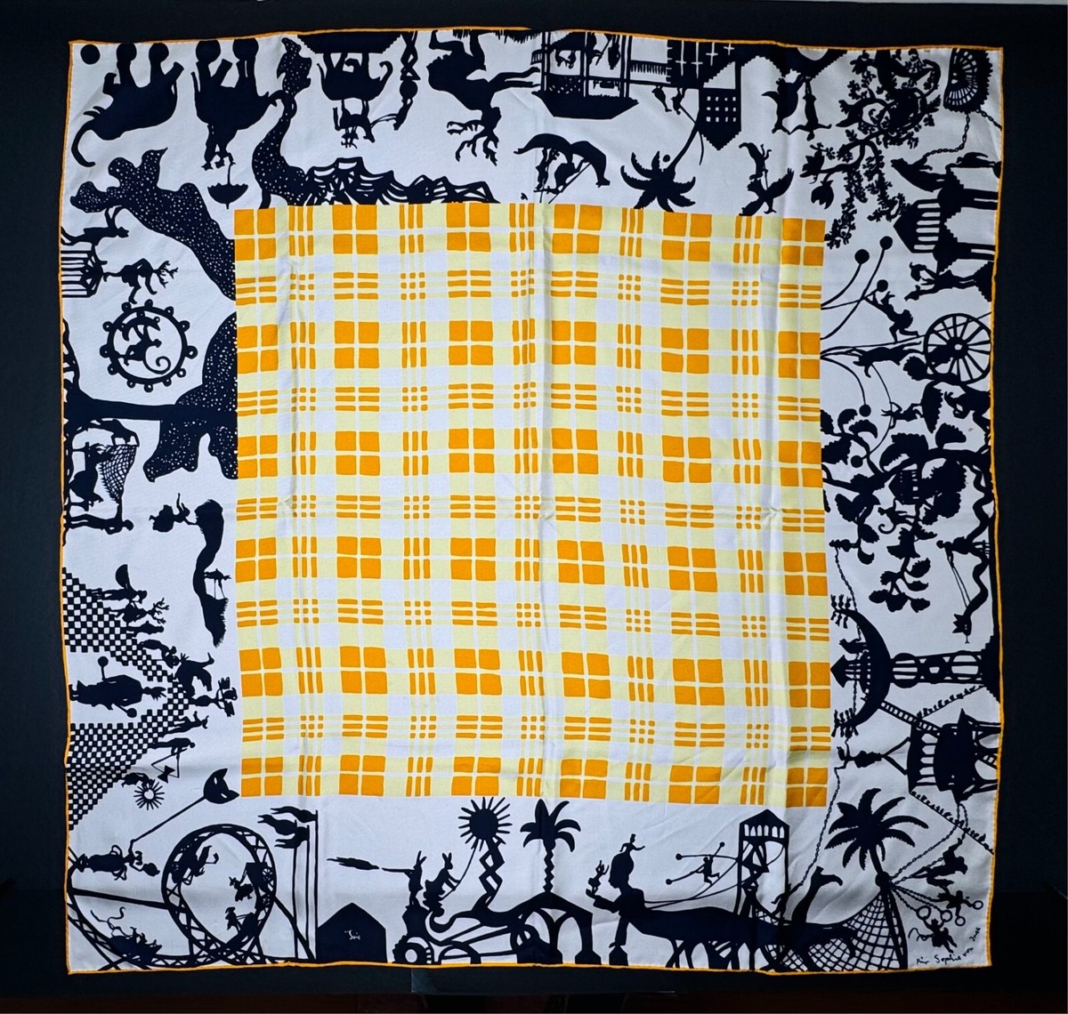 Foulard En Soie Vintage UNION BANK SWITZERLAND - Dimensions 89x90 Cm - Fond Ivoire - Occasion Magnifique