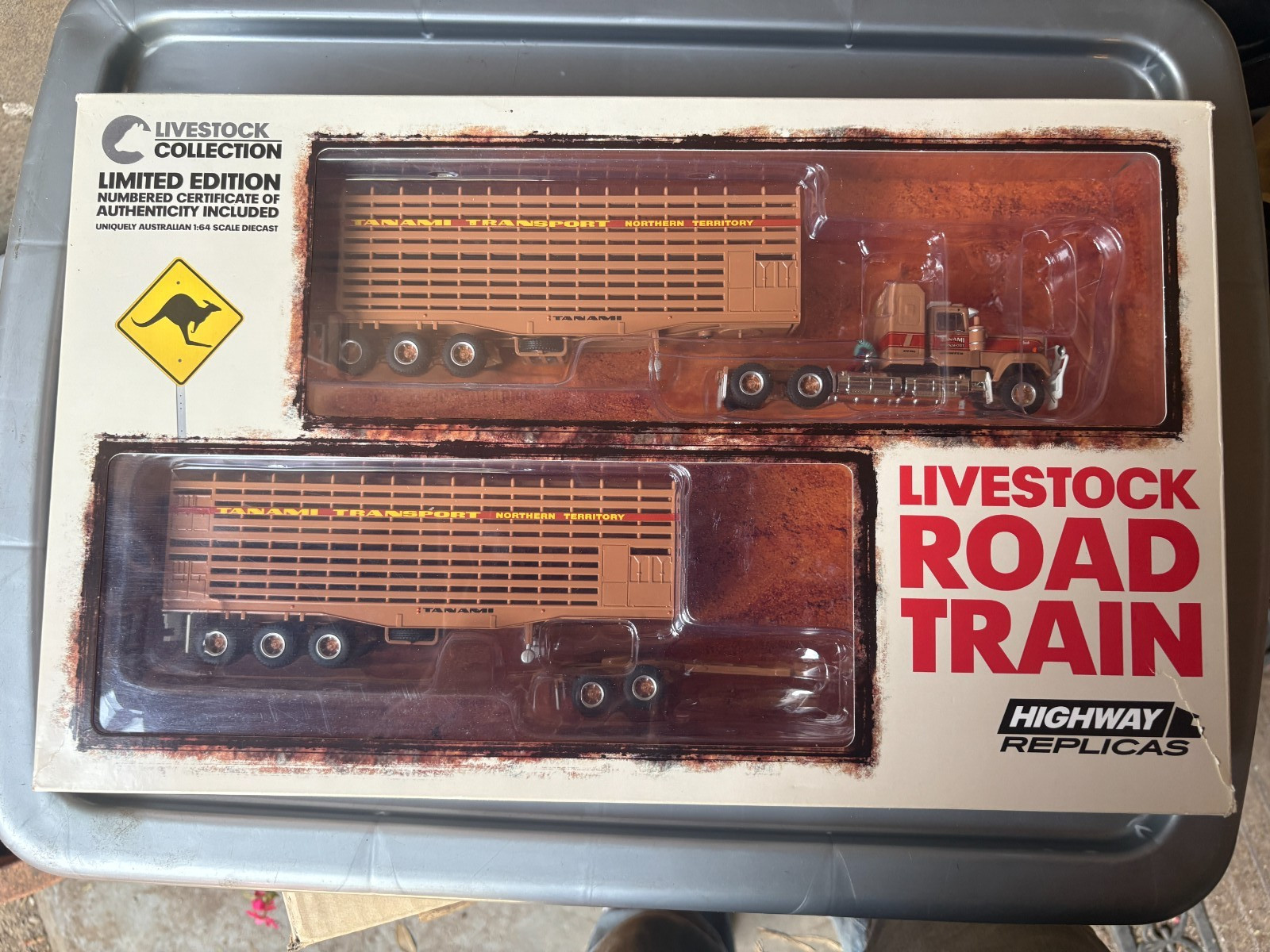HIGHWAY REPLICAS 1:64 LIVESTOCK ROAD TRAIN CATTLE TRUCK, 12010, TANAMI