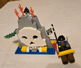 LEGO 6248 Pirates: Volcano Island  - 100% w/box & manual