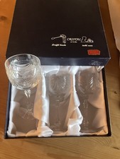 COFFRET DE 6 VERRES À VIN EN CRISTAL, SOUFFLÉS BOUCHE ET TAILLÉS MAIN