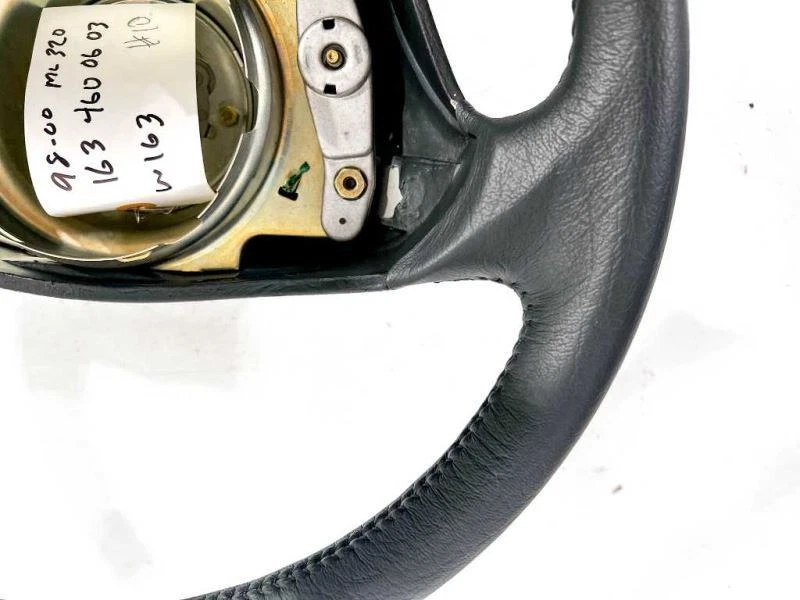 全新黑色皮革方向盘 正品 适合 98-05 梅赛德斯 W163 ML500 ML320 ML — 第 3/4 张图片