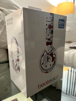 NEW & SEALED - Hello Kitty Beats by Dr. Dre Solo2 Special Edition