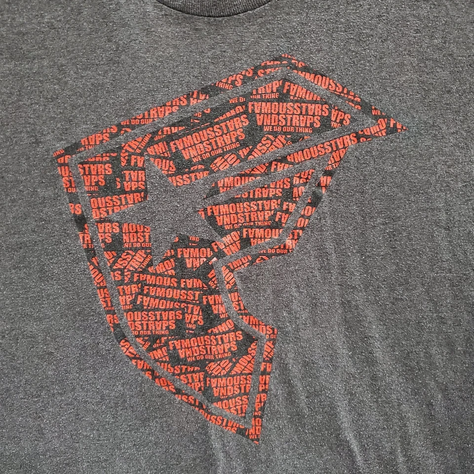 Camiseta Famous Hombres XL Gris Logo Estrellas Correas Manga Corta Cuello Redondo Foto 2 de 4