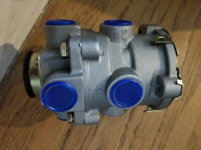Truck Brake Valve Part Dual Circuit Imprinted with Del21 Sup 11 Del22 Sup11